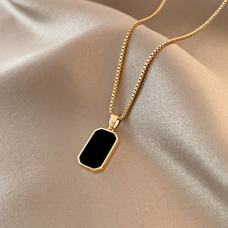 18K Gold Rectangular Pendant Necklace Sleek & Modern Design