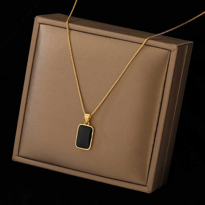 18K Gold Rectangular Pendant Necklace Sleek & Modern Design