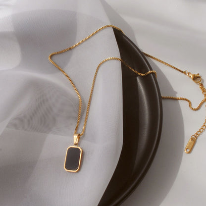 18K Gold Rectangular Pendant Necklace Sleek & Modern Design