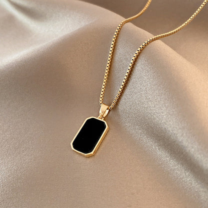 18K Gold Rectangular Pendant Necklace Sleek & Modern Design